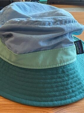 Patagonia Wavefarer Bucket Hat Two-Tone Color Block Teal & Light Blue